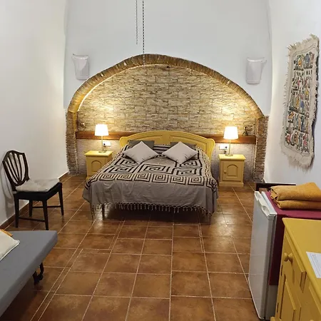 ホームステイ Nick's Cave, With A Difference *